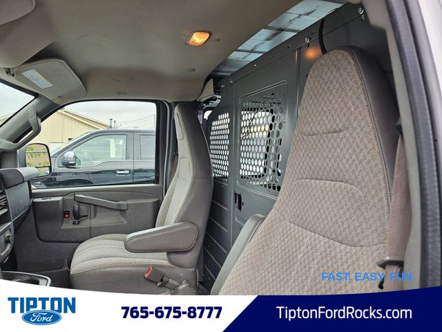 2017 Gmc Savana 2500 Cargo photo 3
