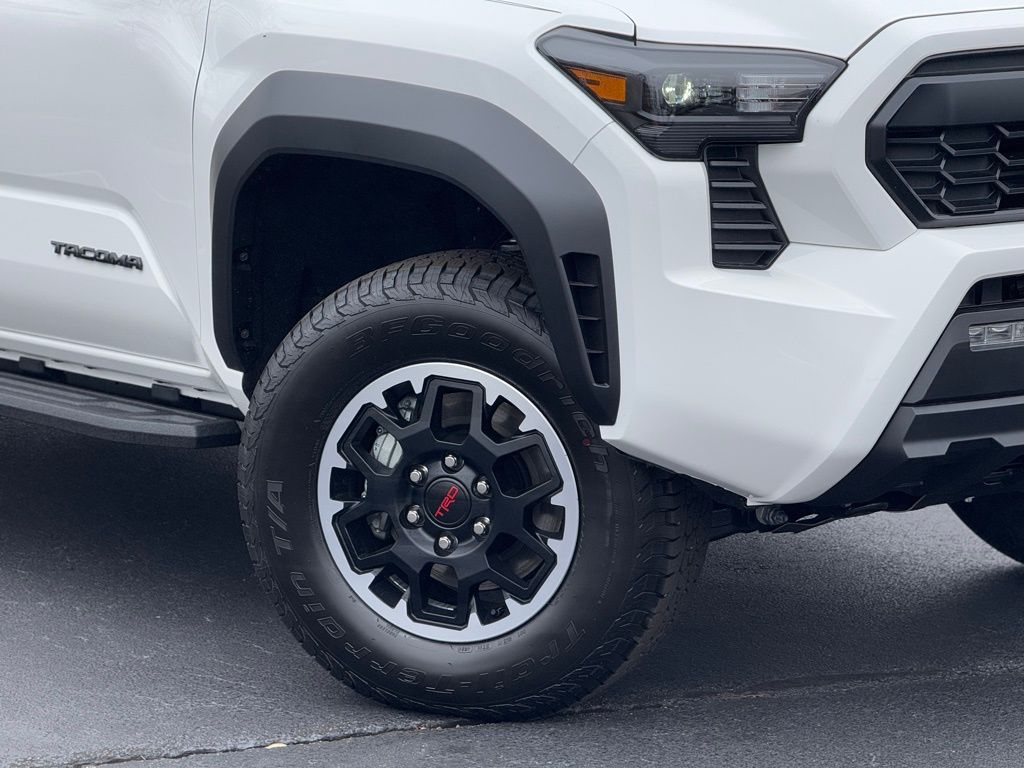 2024 Toyota Tacoma TRD Off-Road photo 3