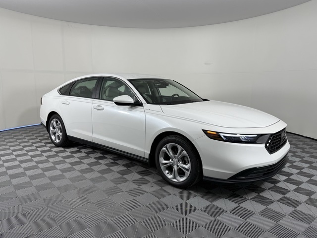 2025 Honda Accord LX's photo