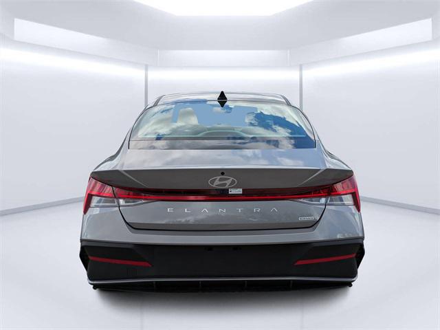 2025 Hyundai Elantra Hybrid Blue photo 4