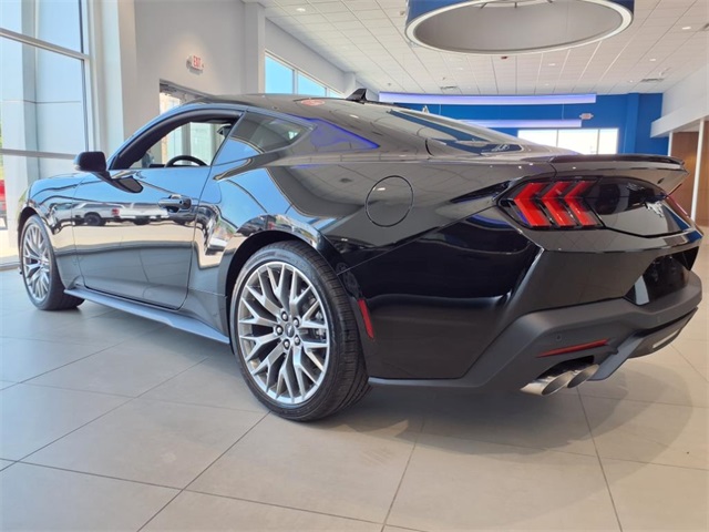 2025 Ford Mustang EcoBoost Premium photo 4