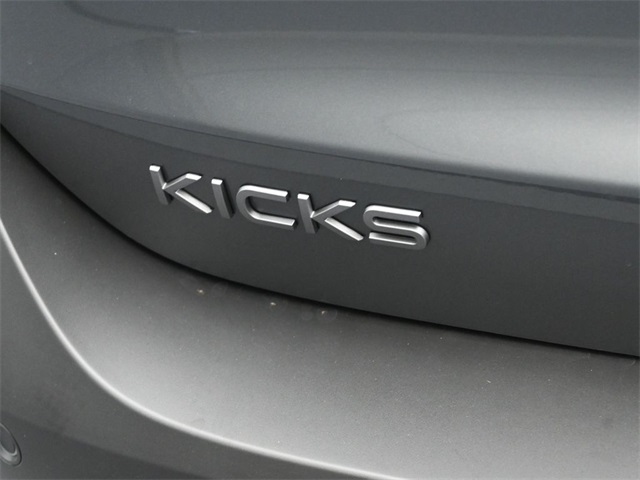 2025 Nissan Kicks SV photo 8