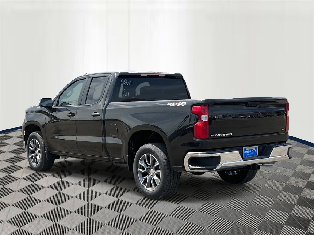 2025 Chevrolet Silverado 1500 LT photo 4