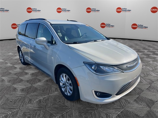 2017 Chrysler Pacifica Touring L photo 5