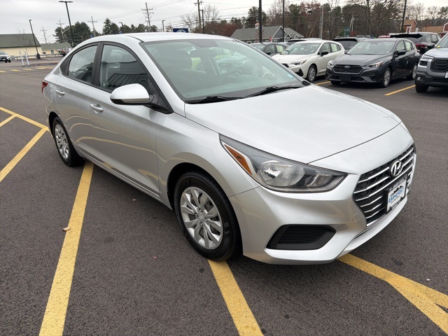 2020 Hyundai Accent SE photo 2