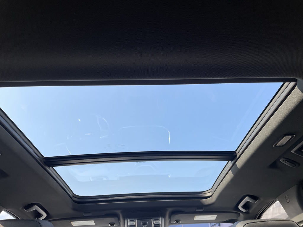 2022 Chevrolet Suburban LT photo 26