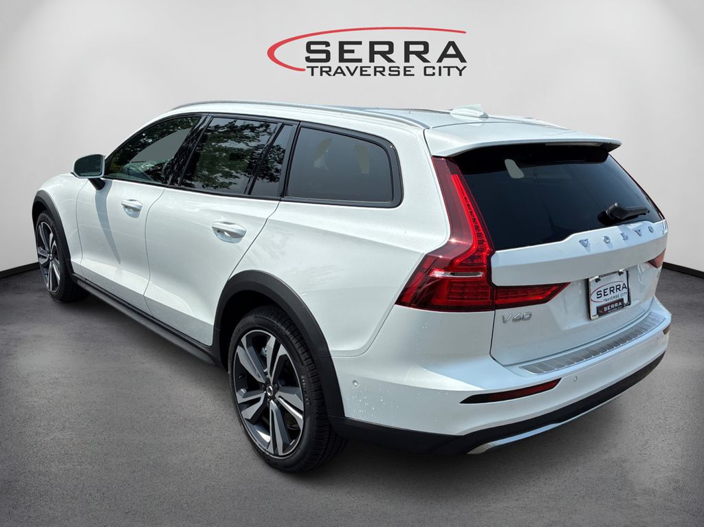 2026 Volvo V60 Cross Country B5 AWD Plus photo 7