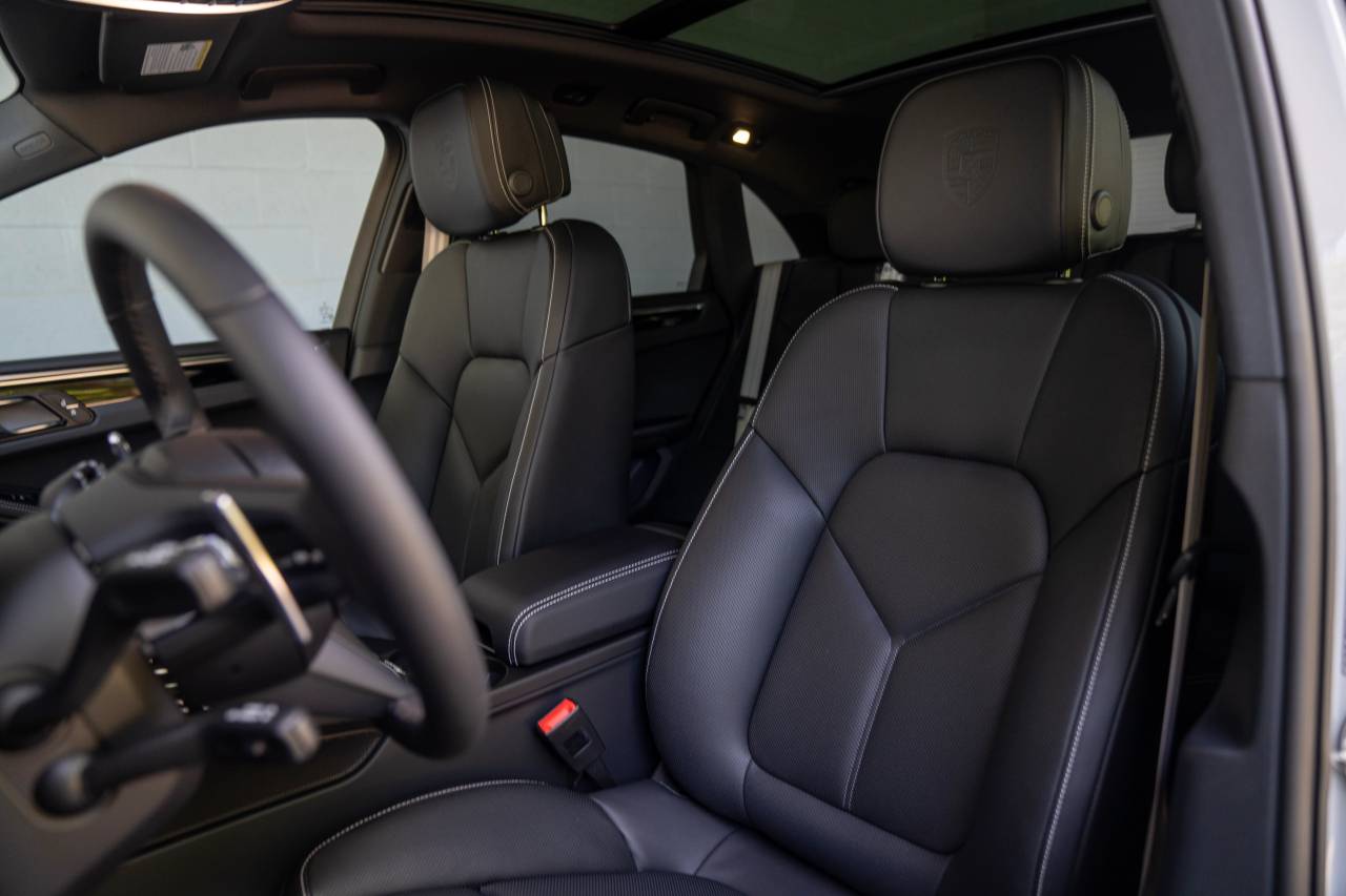 2025 Porsche Macan S photo 5