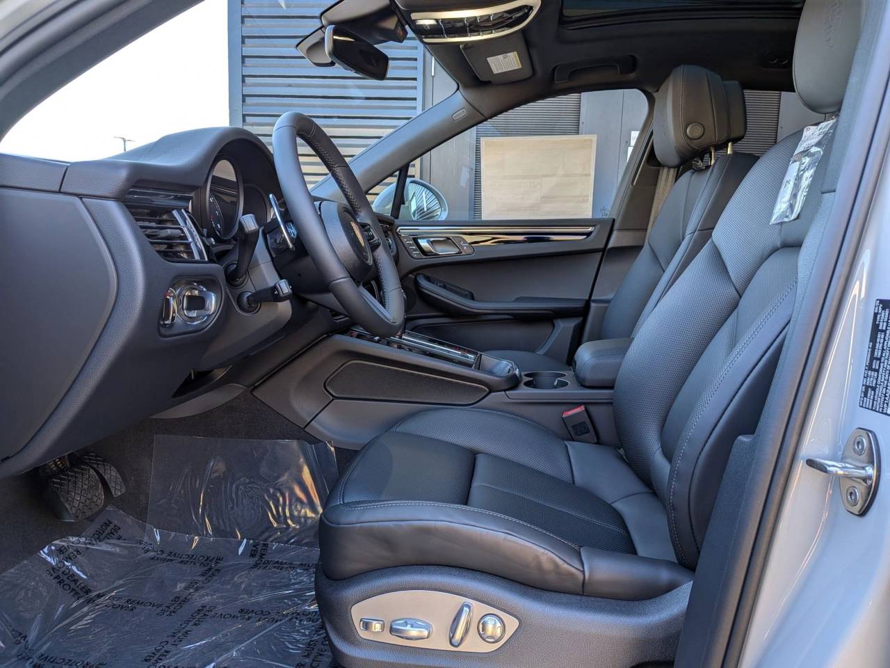 2025 Porsche Macan T photo 5