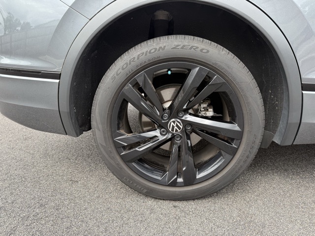 2023 Volkswagen Tiguan SE R-Line Black photo 9