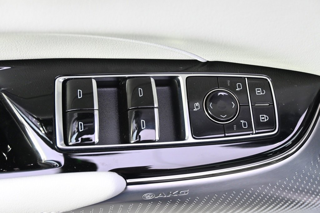 2025 Cadillac Lyriq Luxury photo 17