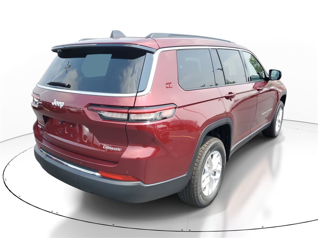 2025 Jeep Grand Cherokee Laredo photo 4