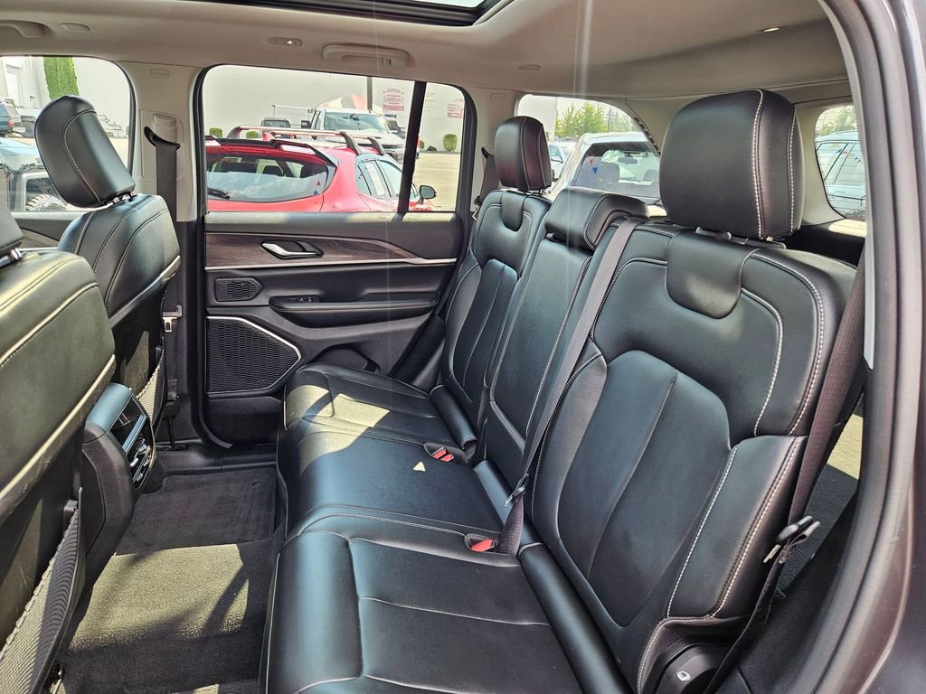 2023 Jeep Cherokee Base photo 26
