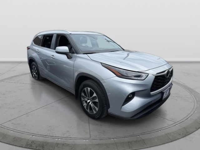 2022 Toyota Highlander XLE's photo