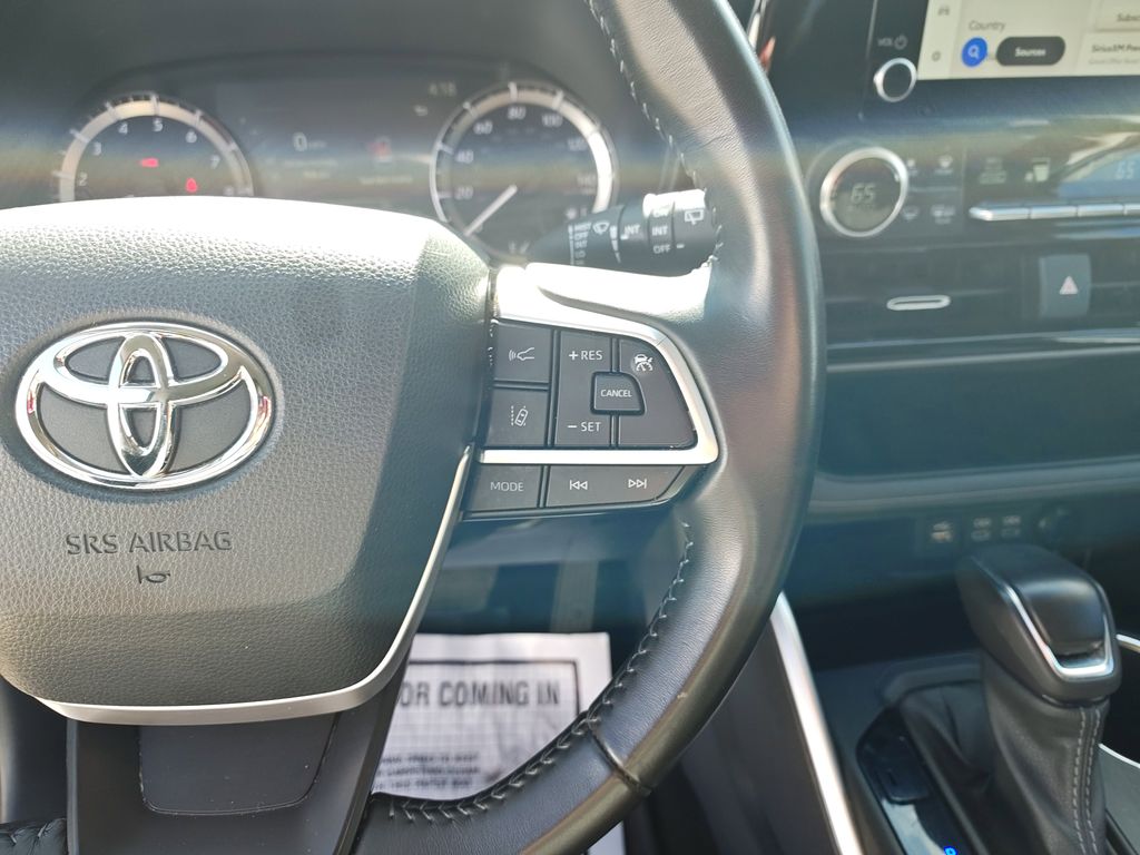 2023 Toyota Highlander LE photo 19