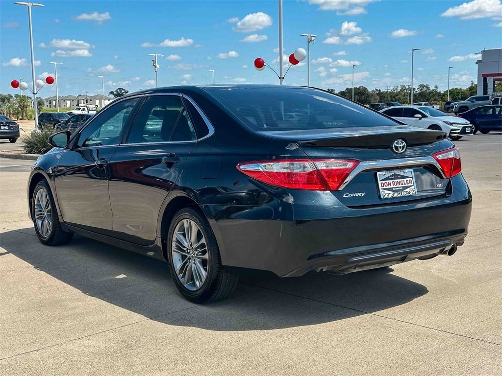 2017 Toyota Camry SE photo 4