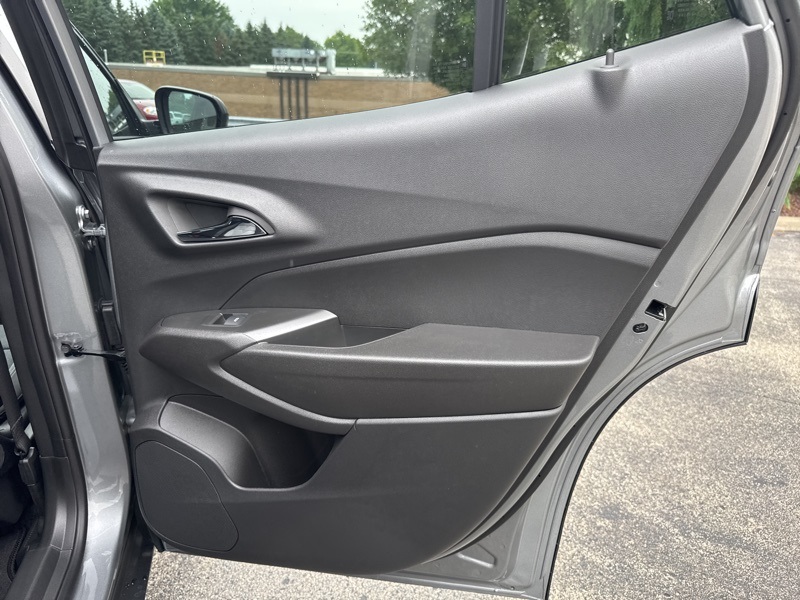 2025 Chevrolet Trax LS photo 31