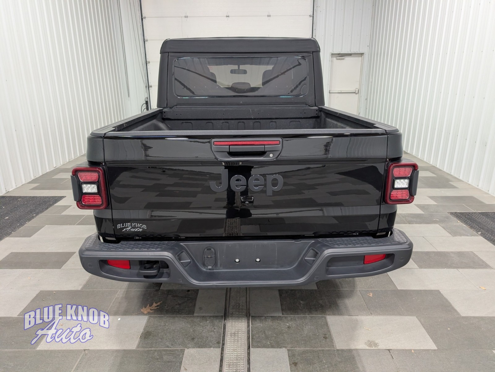 2023 Jeep Gladiator Sport S photo 3
