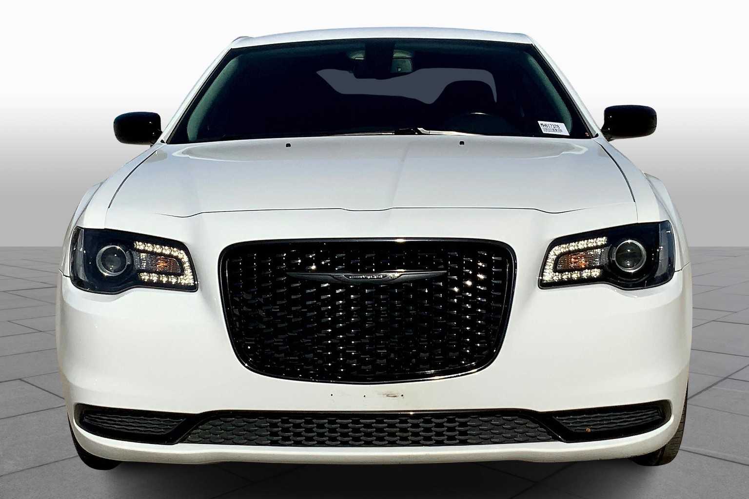 2021 Chrysler 300 Touring Limited photo 3