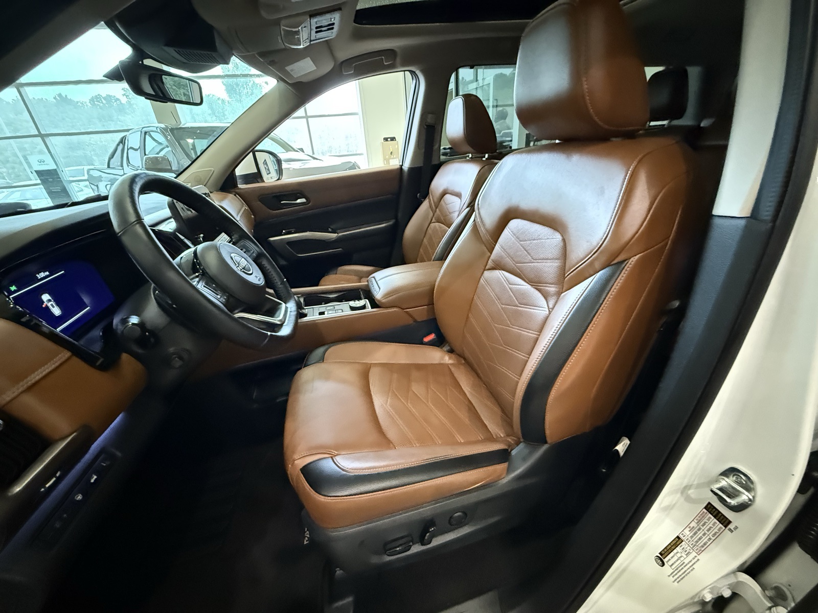 2023 Nissan Pathfinder Platinum photo 10