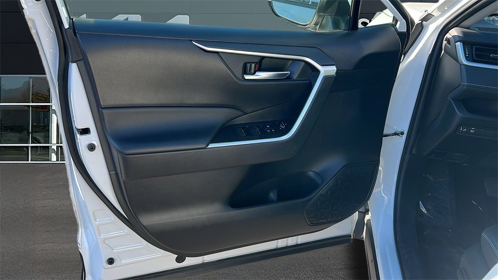 2024 Toyota RAV4 XLE Premium photo 11
