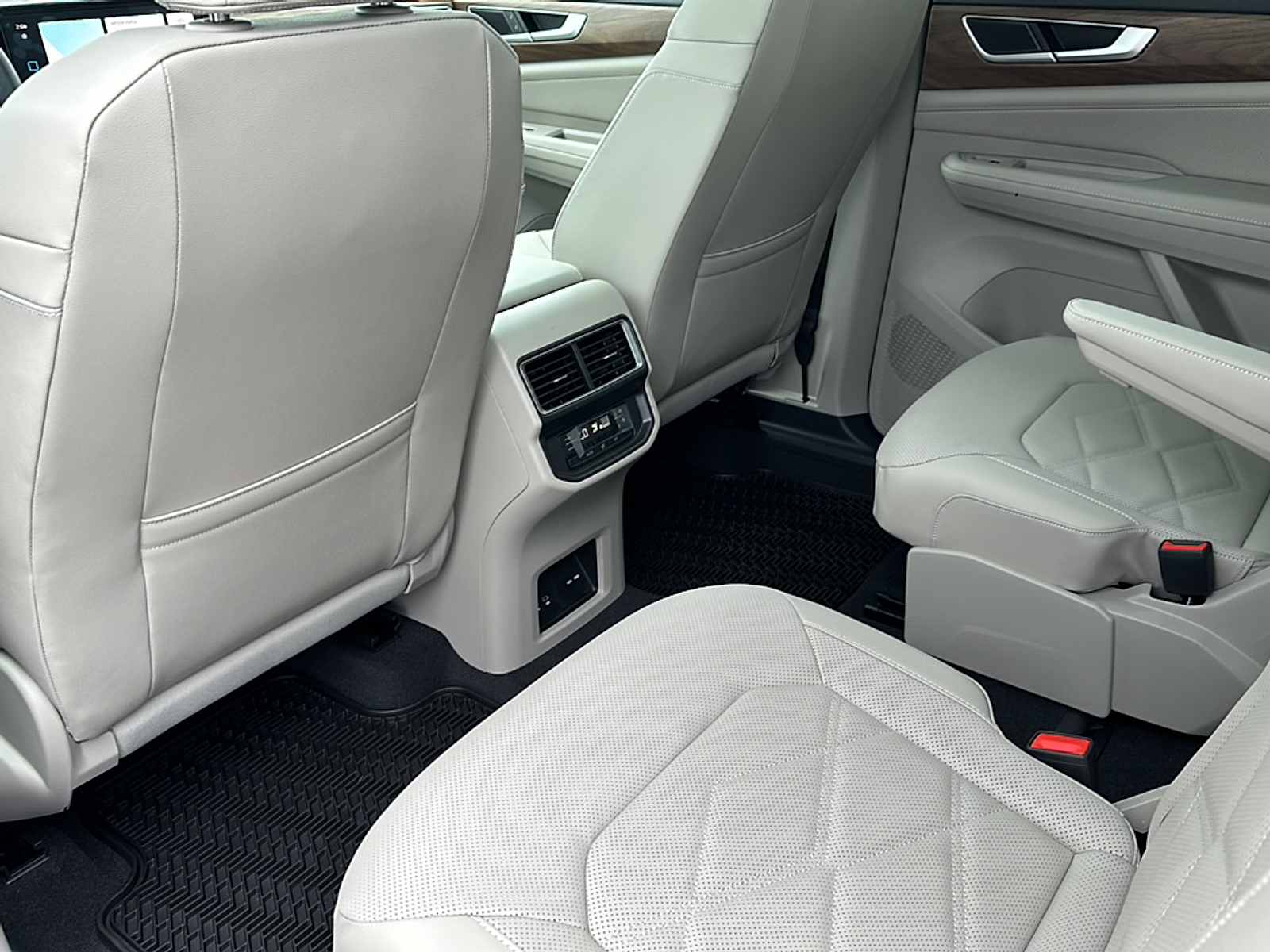 2025 Volkswagen Atlas SE Technology photo 4