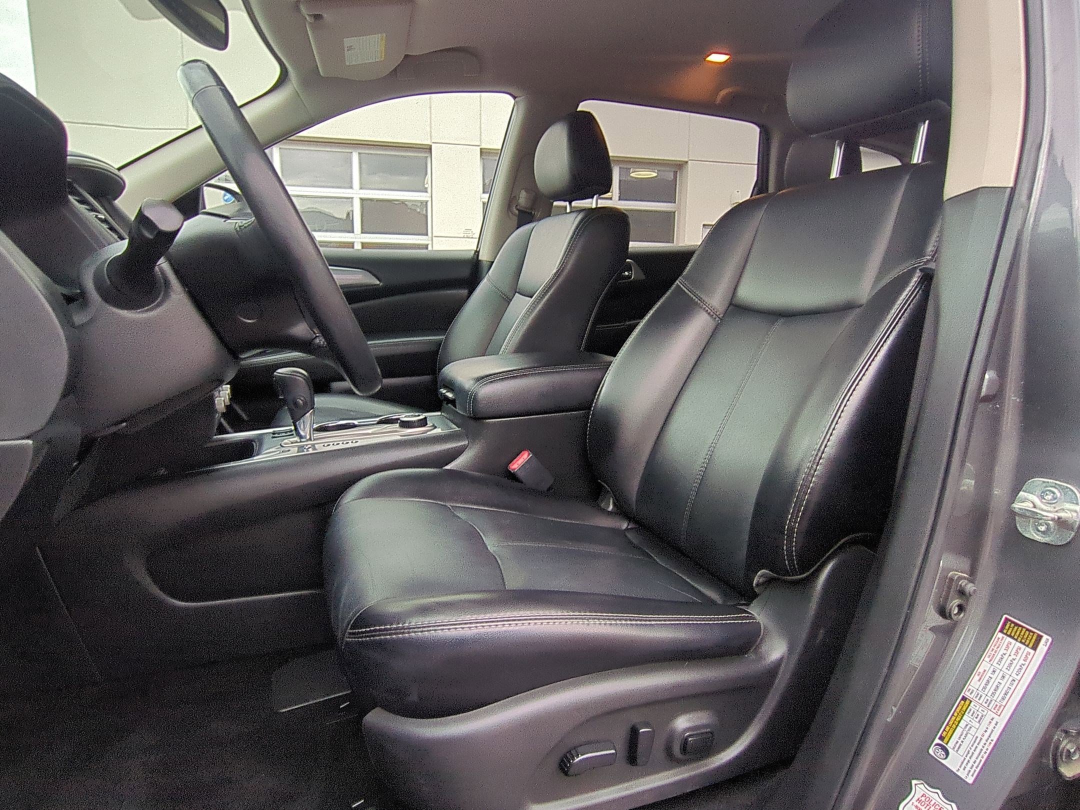 2019 Nissan Pathfinder SL photo 25