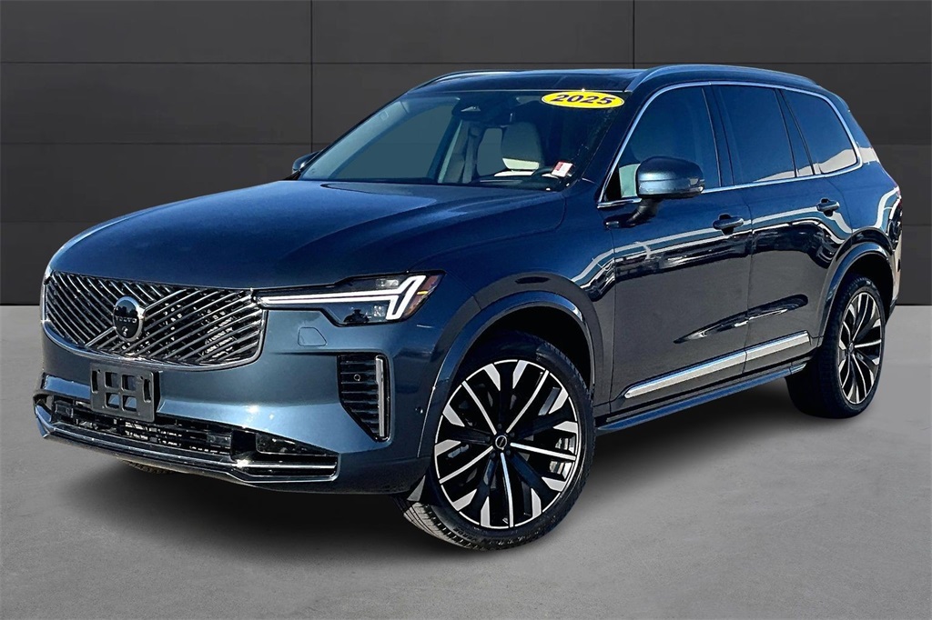 2025 Volvo XC90 Ultra's photo