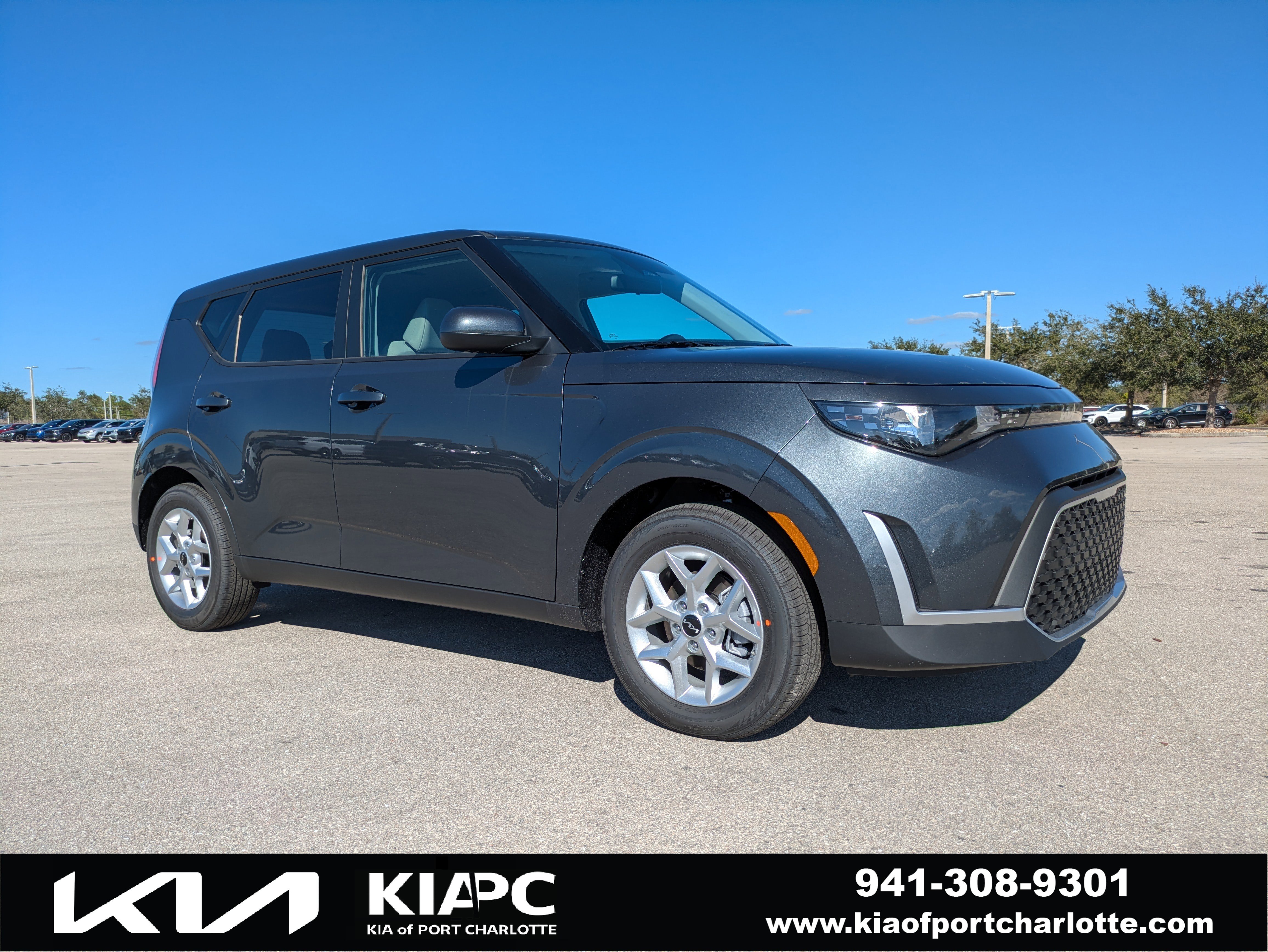 2025 Kia Soul LX's photo