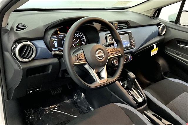 2025 Nissan Versa 1.6 SV photo 6