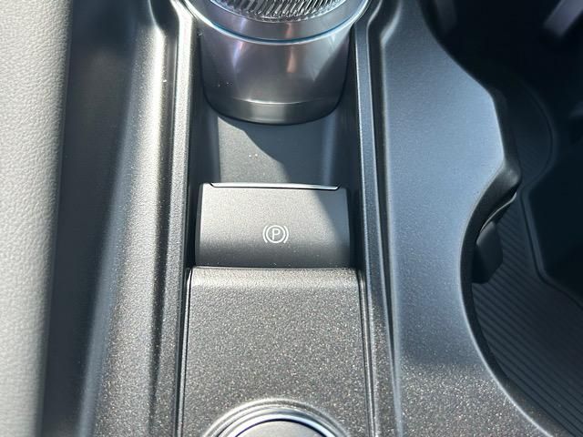 2025 Ford Explorer photo 29