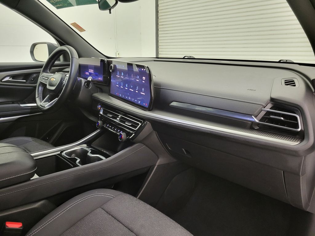 2025 Chevrolet Traverse photo 31