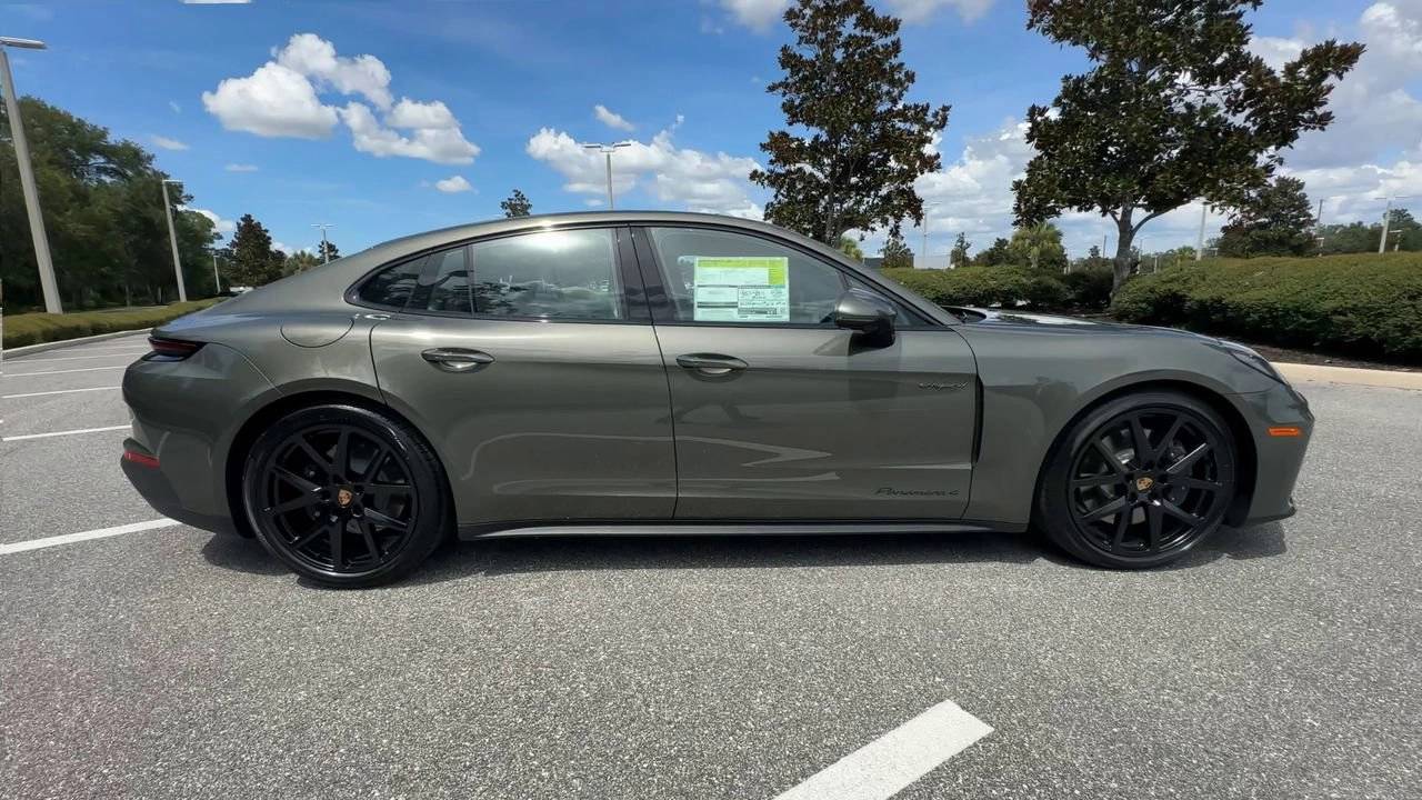 2025 Porsche Panamera E-Hybrid 4 photo 9