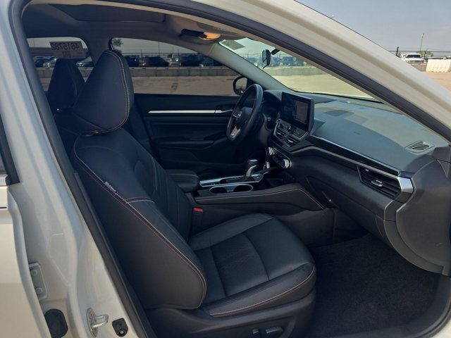 2024 Nissan Altima 2.5 SR photo 12