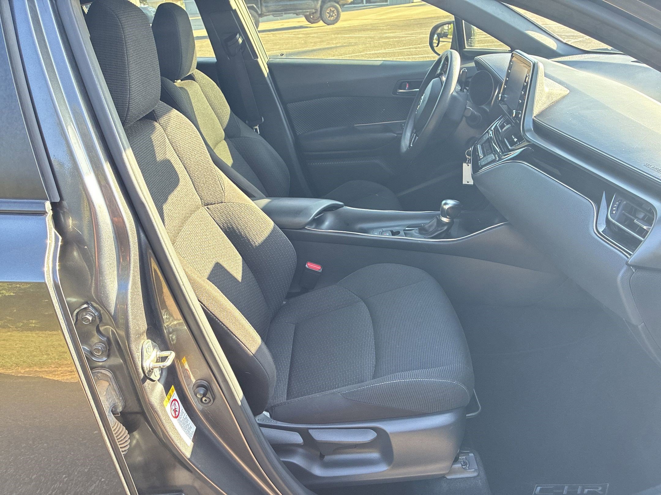 2019 Toyota C-HR XLE photo 20