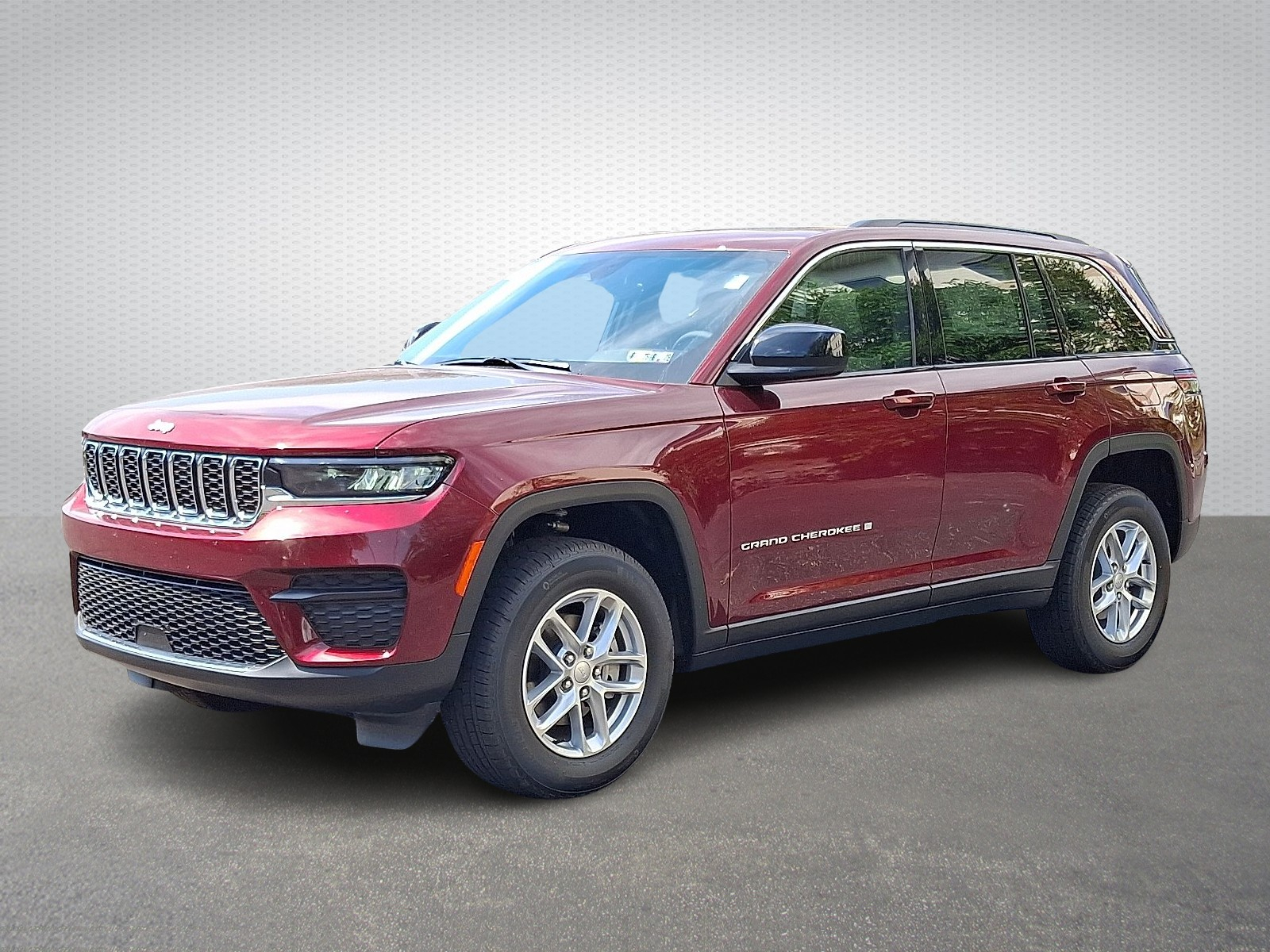 2025 Jeep Grand Cherokee Laredo photo 3