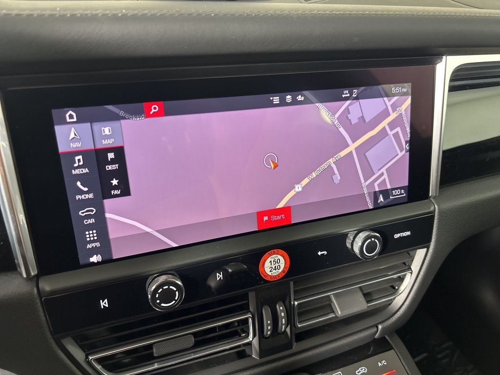 2025 Porsche Macan T photo 25