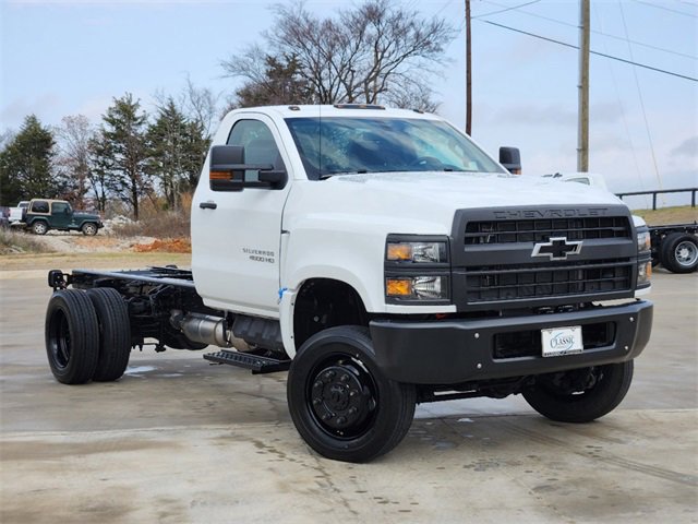 2024 Chevrolet Silverado 4500 Medium Duty Chassis Cab Work Truck's photo