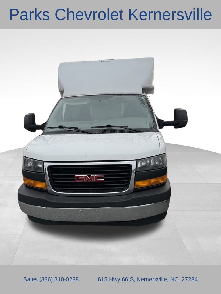 2022 GMC Savana Cutaway Work Van's photo