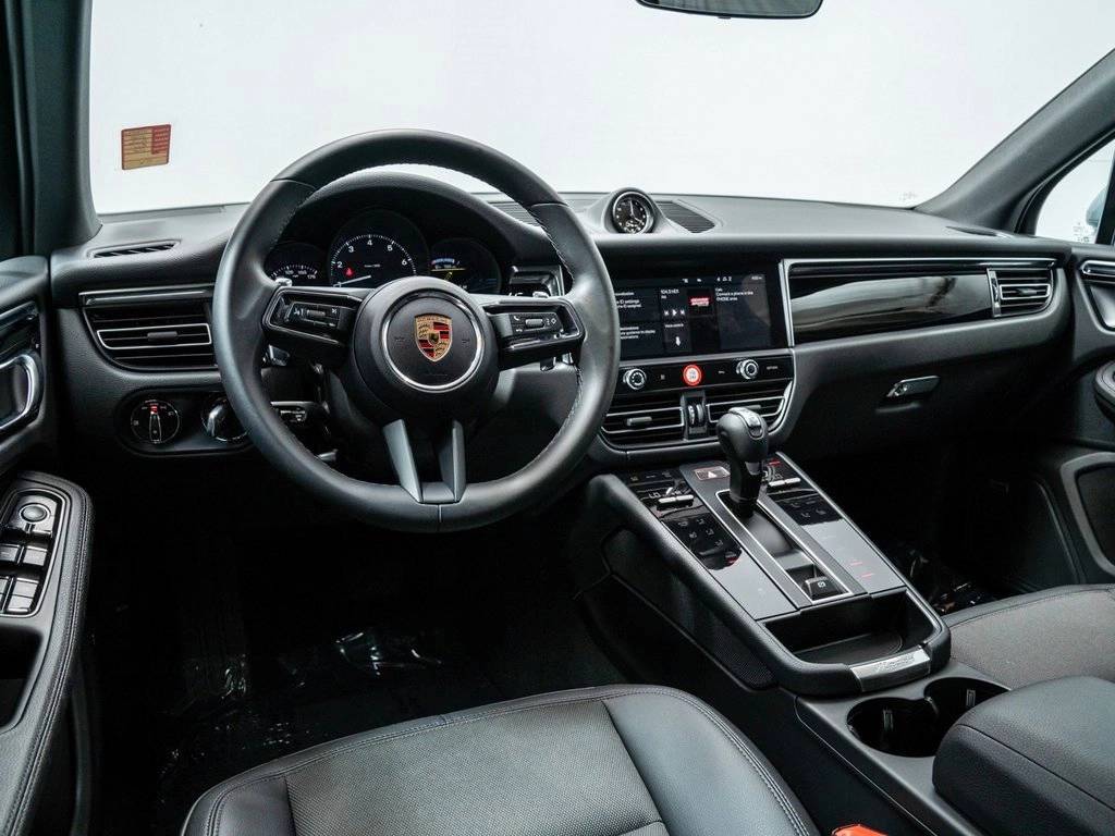 2024 Porsche Macan photo 4