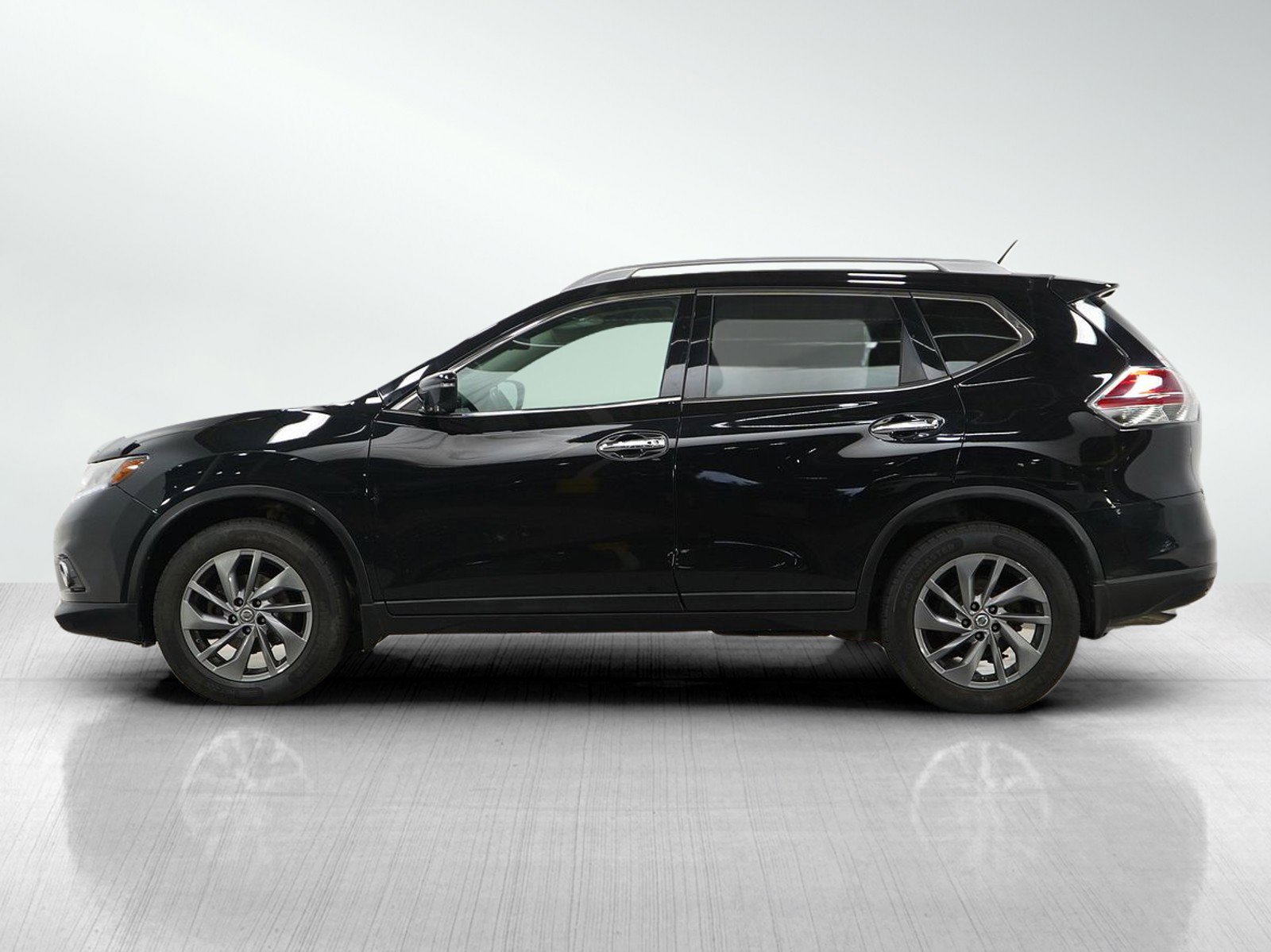 Used 2016 Nissan Rogue SL with VIN 5N1AT2MV9GC734086 for sale in Wayzata, Minnesota