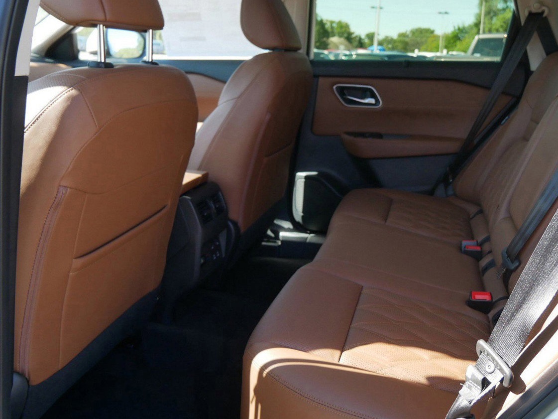2026 Nissan Rogue Platinum photo 6