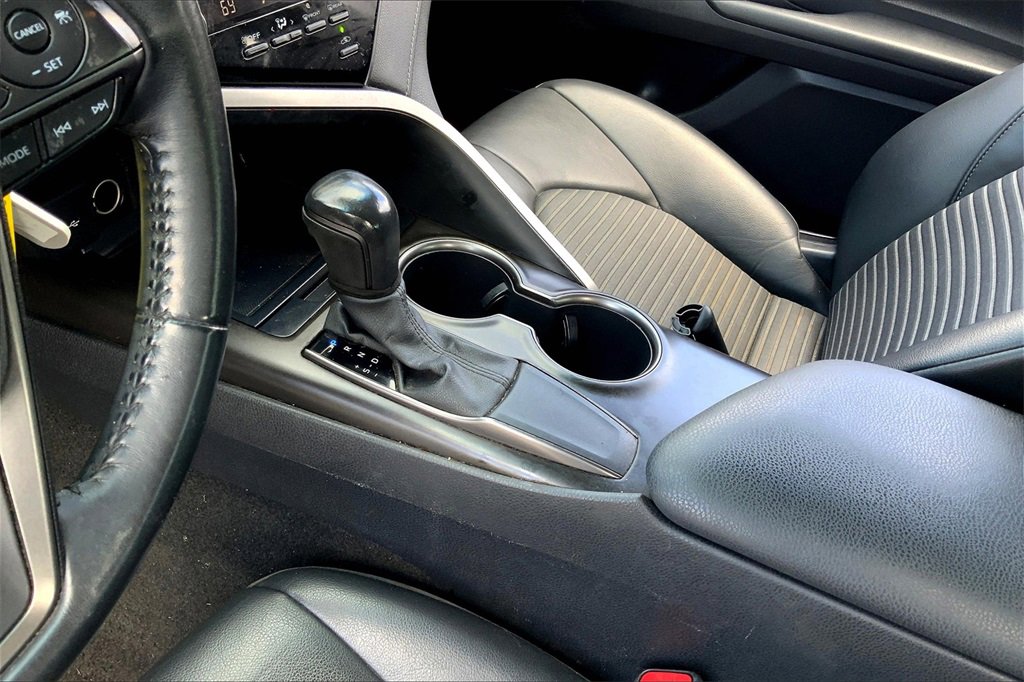 2021 Toyota Camry SE photo 16