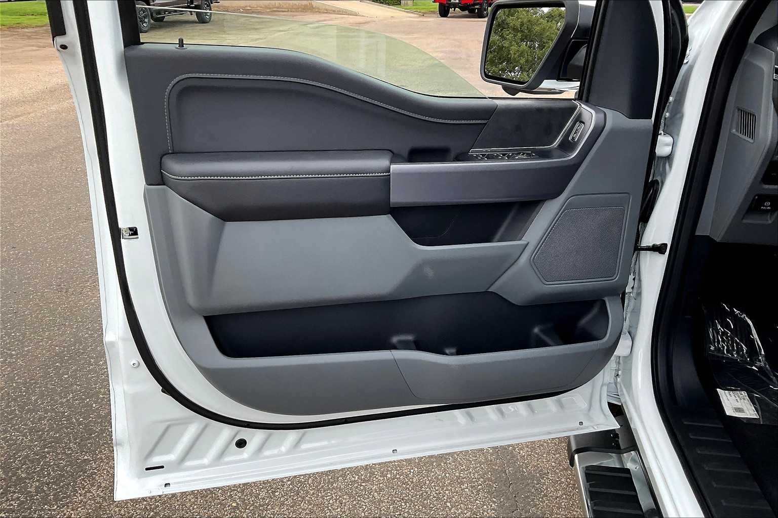 2025 Ford F-150 XLT photo 10