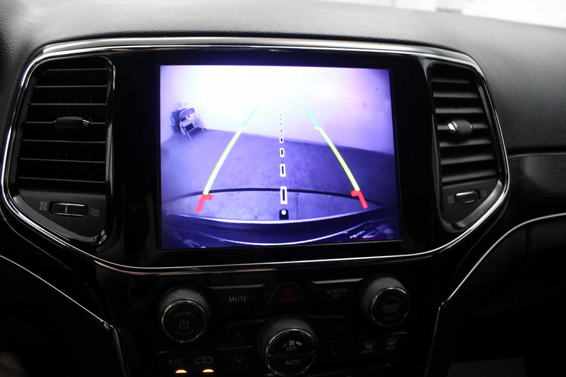 2019 Jeep Grand Cherokee Limited photo 3