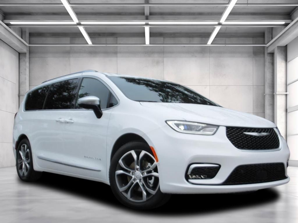 2026 Chrysler Pacifica Pinnacle's photo