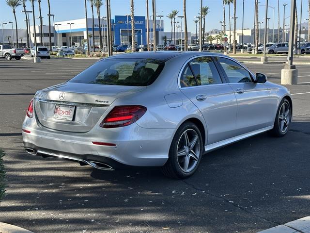 2017 Mercedes Benz E 300 4MATIC photo 4