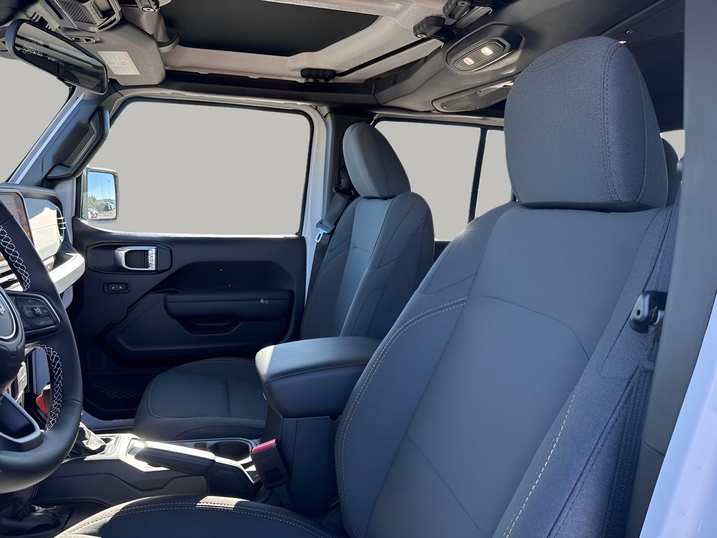 2025 Jeep Gladiator Willys photo 14