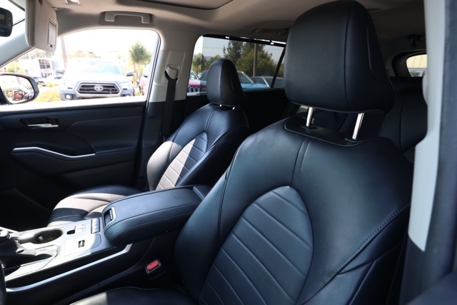 2022 Toyota Highlander XLE photo 12