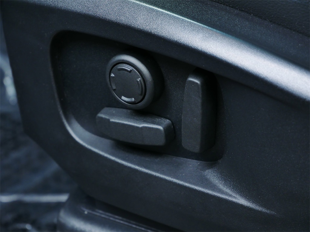 2023 Land Rover Defender 110 X-Dynamic SE photo 12